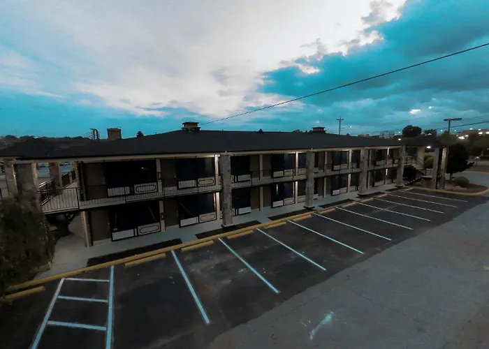 Riverside Inn & Suites By Oyo Danville Ceaser Casino