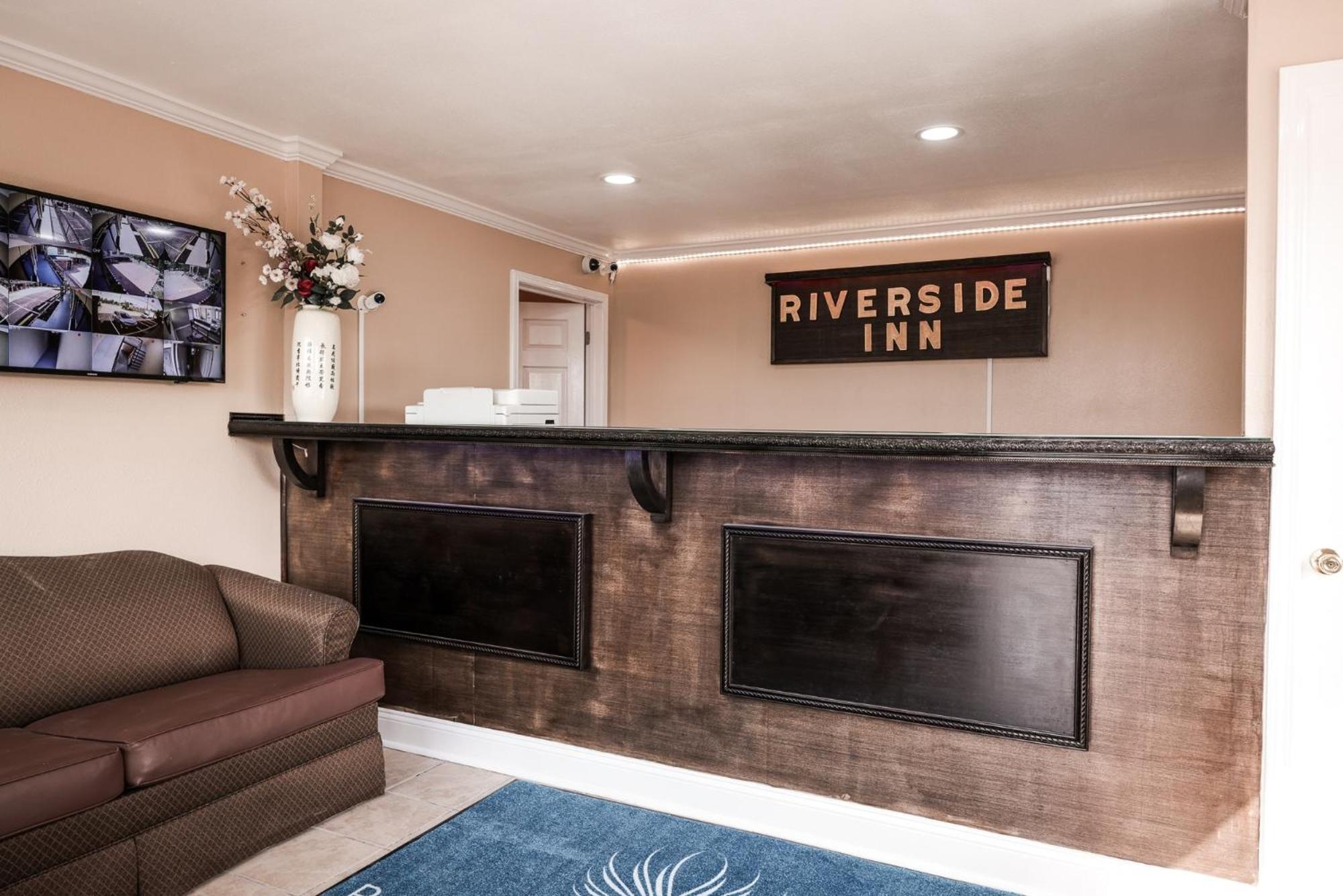 Hotel Riverside & By Oyo Ceaser Casino 2*